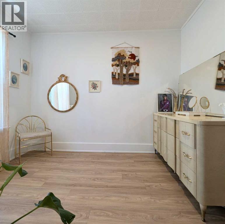 421 12 Street N — photo 9