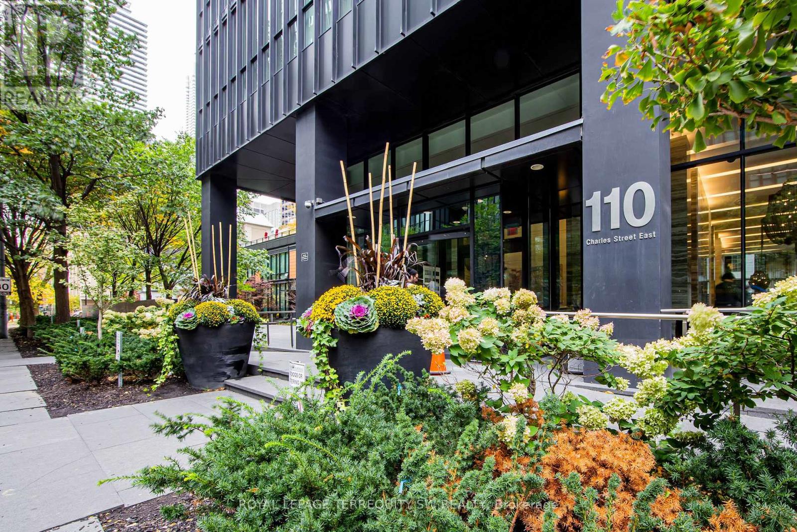Listing photo of 707 - 110 CHARLES STREET E