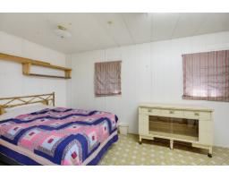 Enclosed porch - 4 Ch. Montgomery, L Isle Aux Allumettes, QC J0X1M0 Photo 11