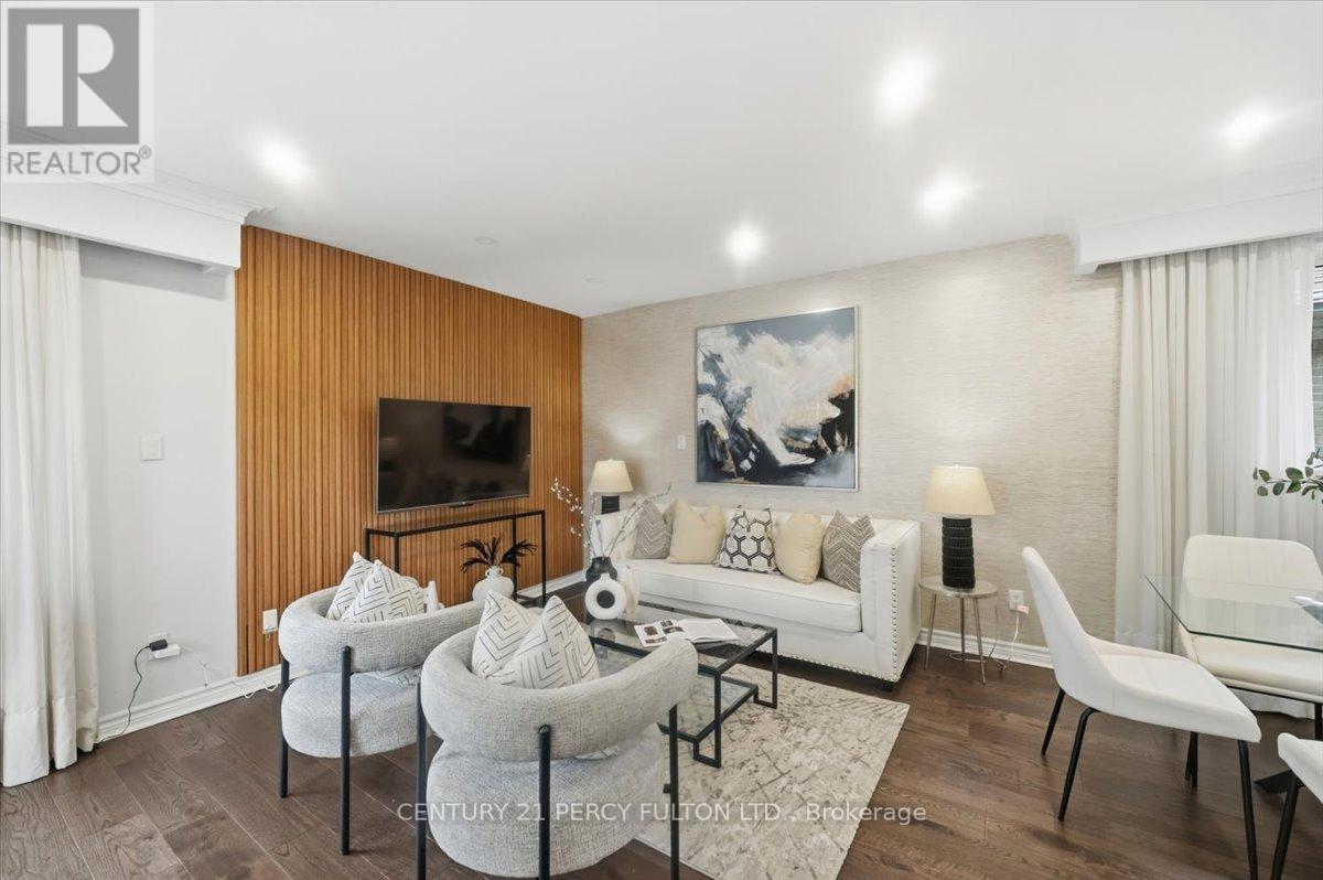 50 Mooregate Ave - living room
