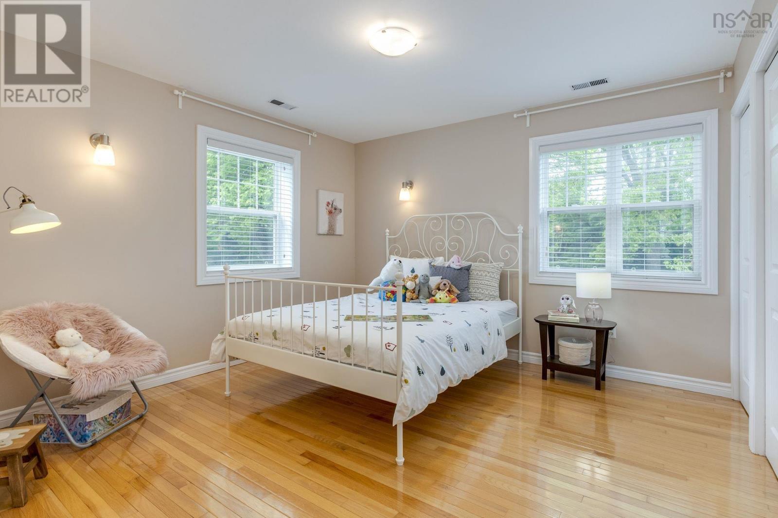 Property 29 of 50 of 985 Beaufort Avenue