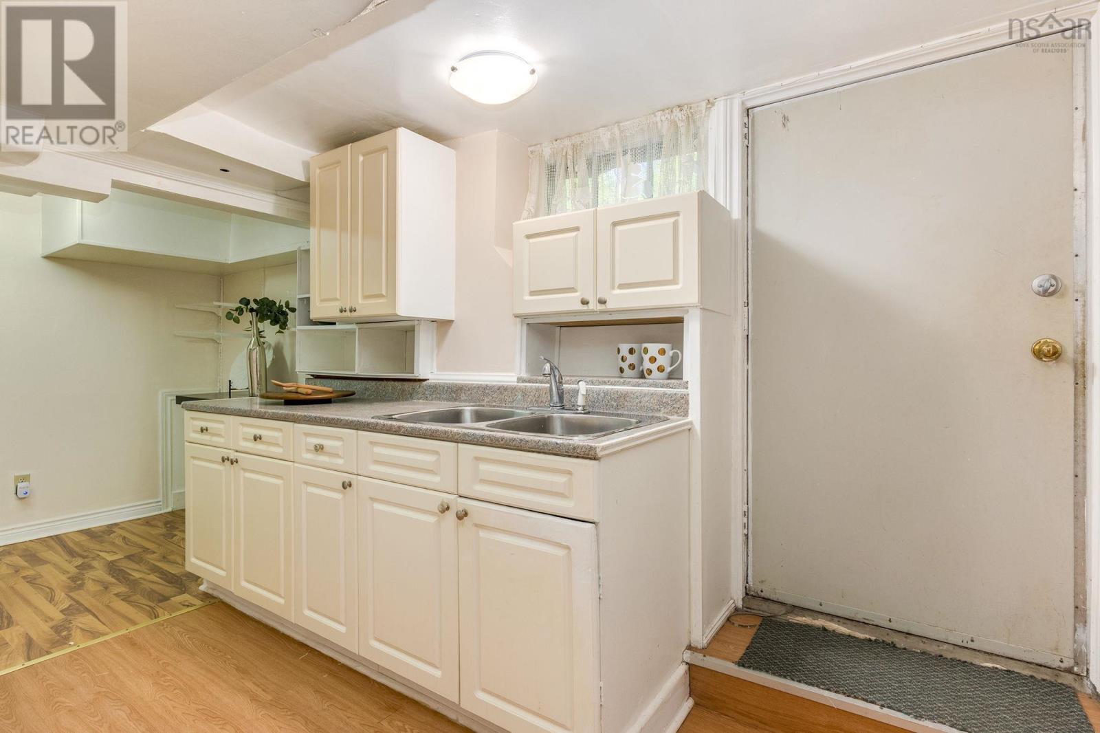 Property 35 of 50 of 985 Beaufort Avenue