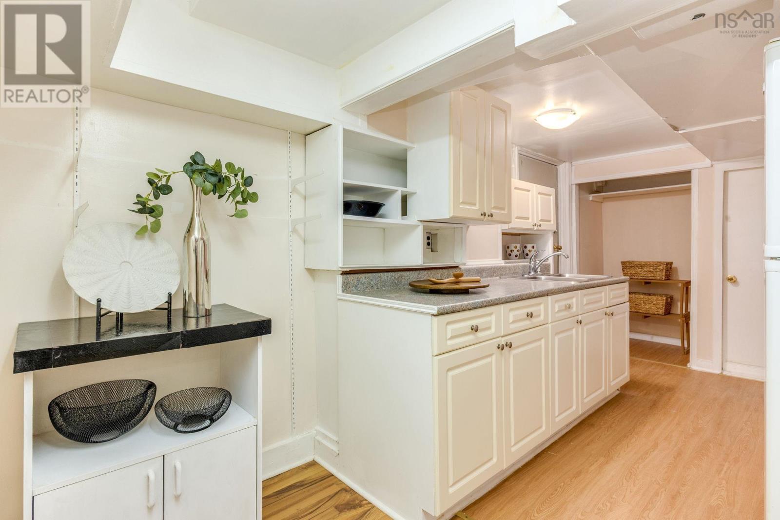 Property 34 of 50 of 985 Beaufort Avenue