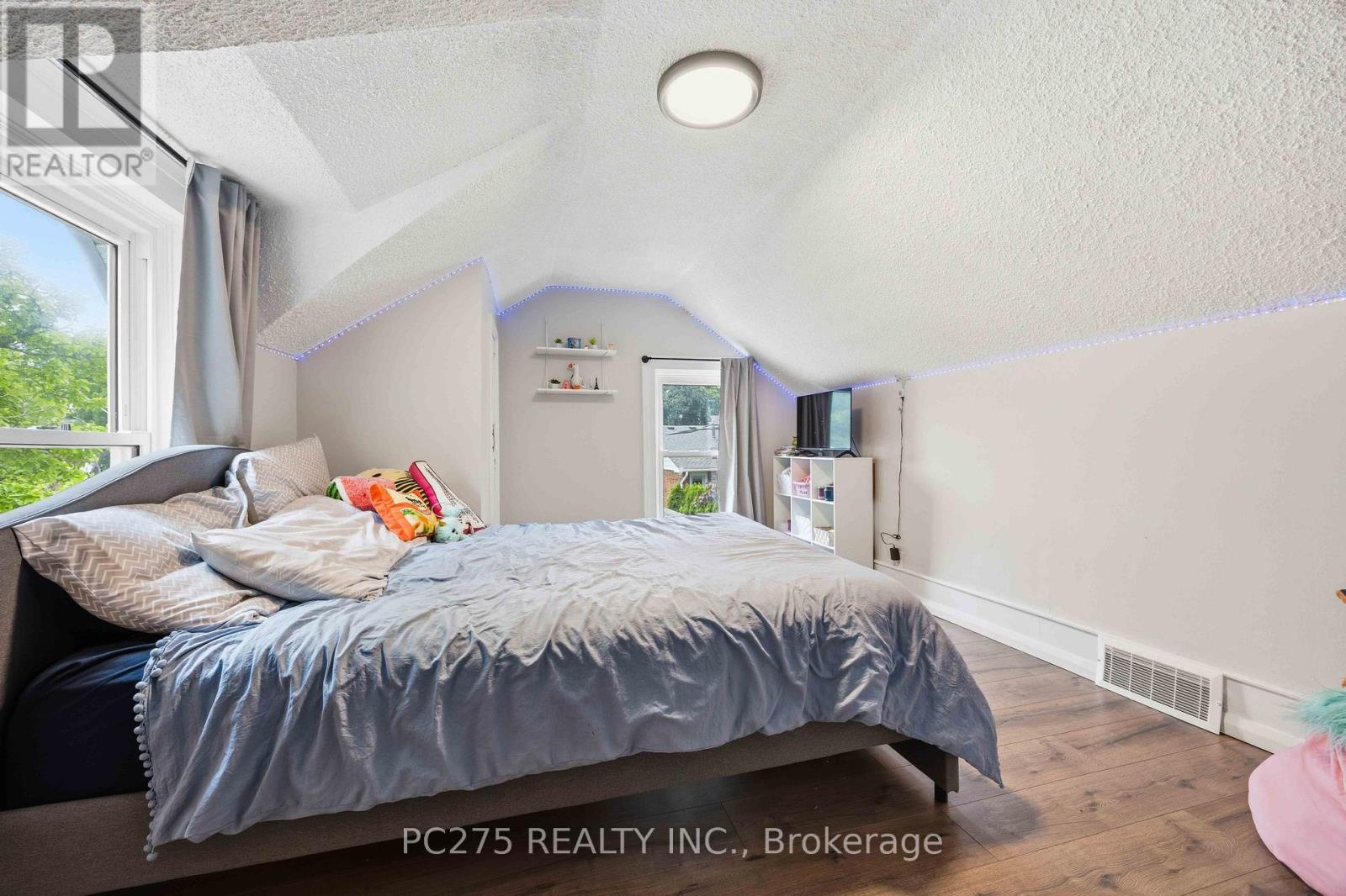 112 ESSEX STREET - 21