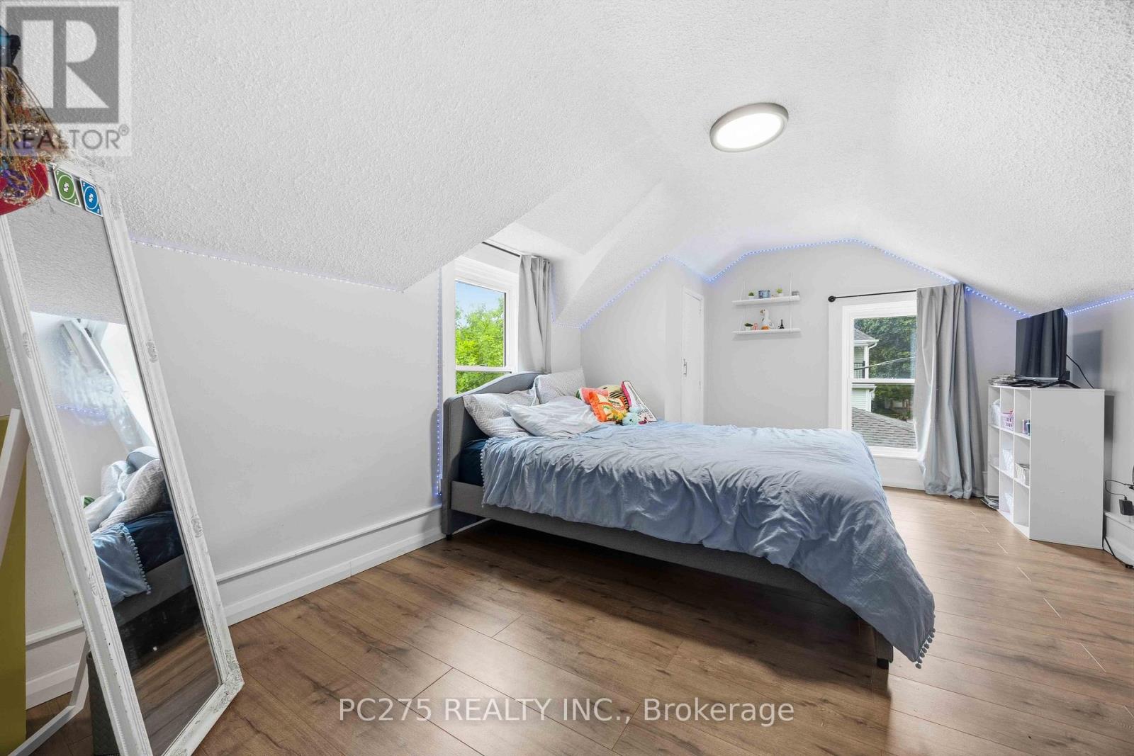 112 ESSEX STREET - 22