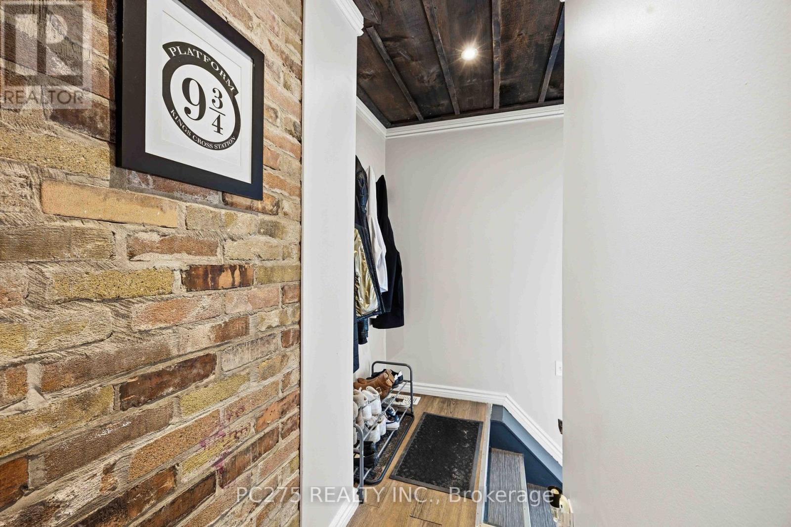 112 ESSEX STREET - 23