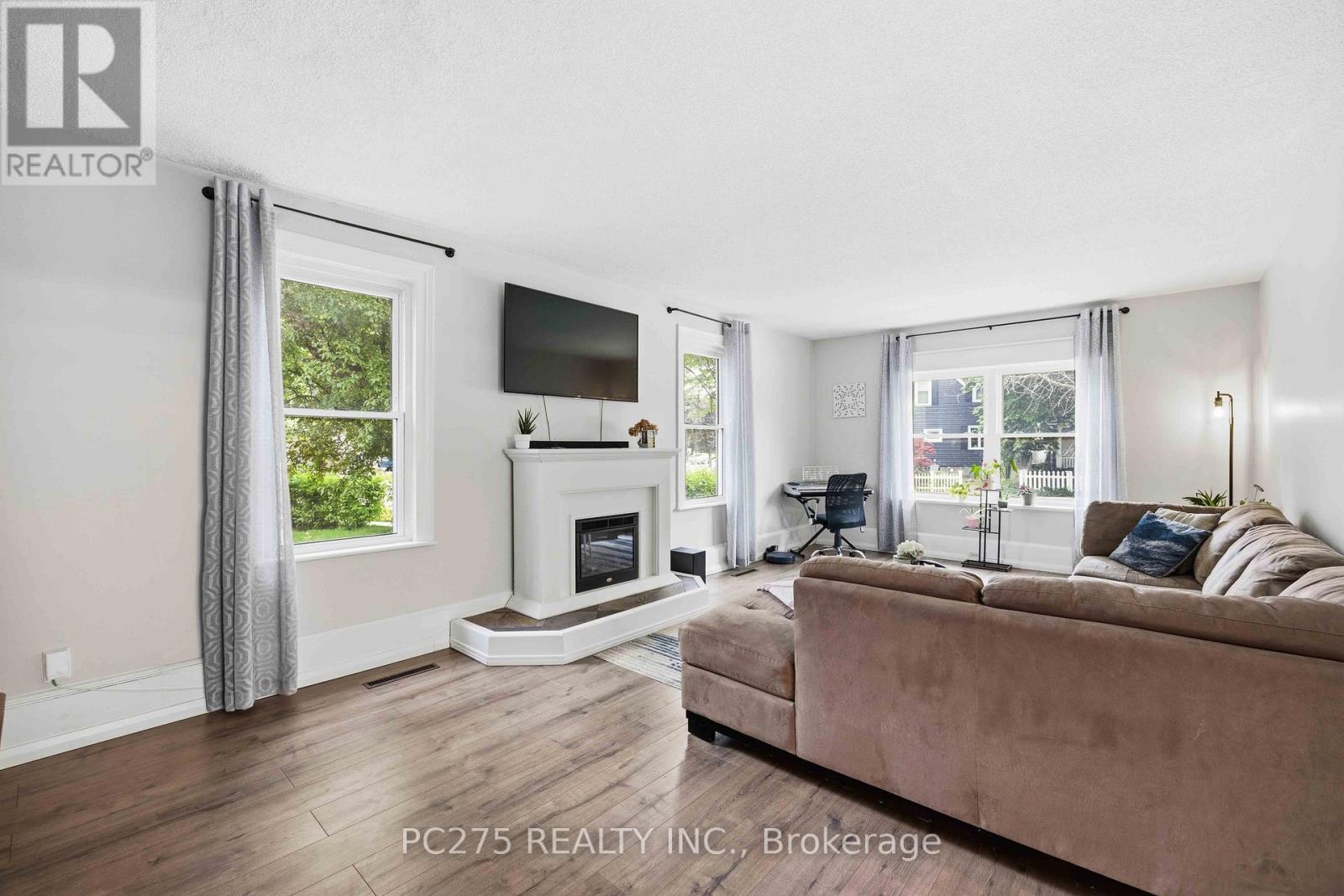 112 ESSEX STREET - 4