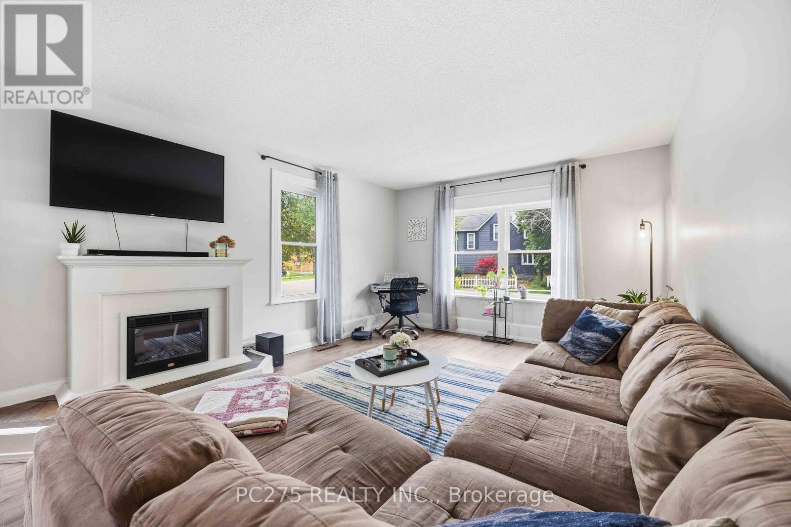112 ESSEX STREET - 8