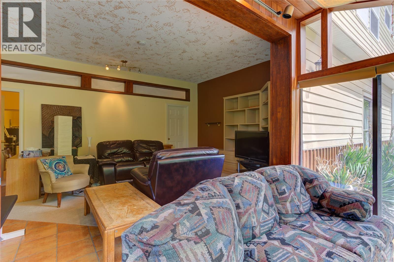 9857 Youbou Rd - 50