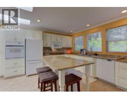 Kitchen - 9857 Youbou Rd, Youbou, BC V0R3E1 Photo 7