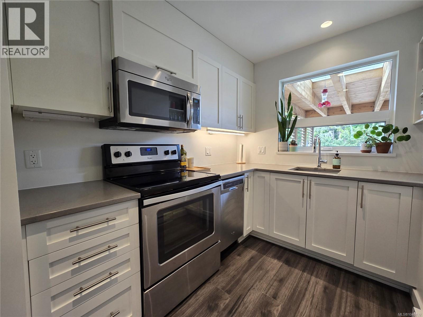 122 605 Gibson St, Tofino