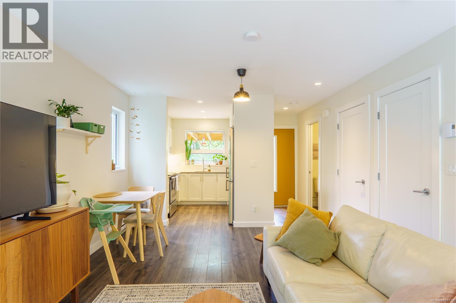 #122 605 Gibson St - 7