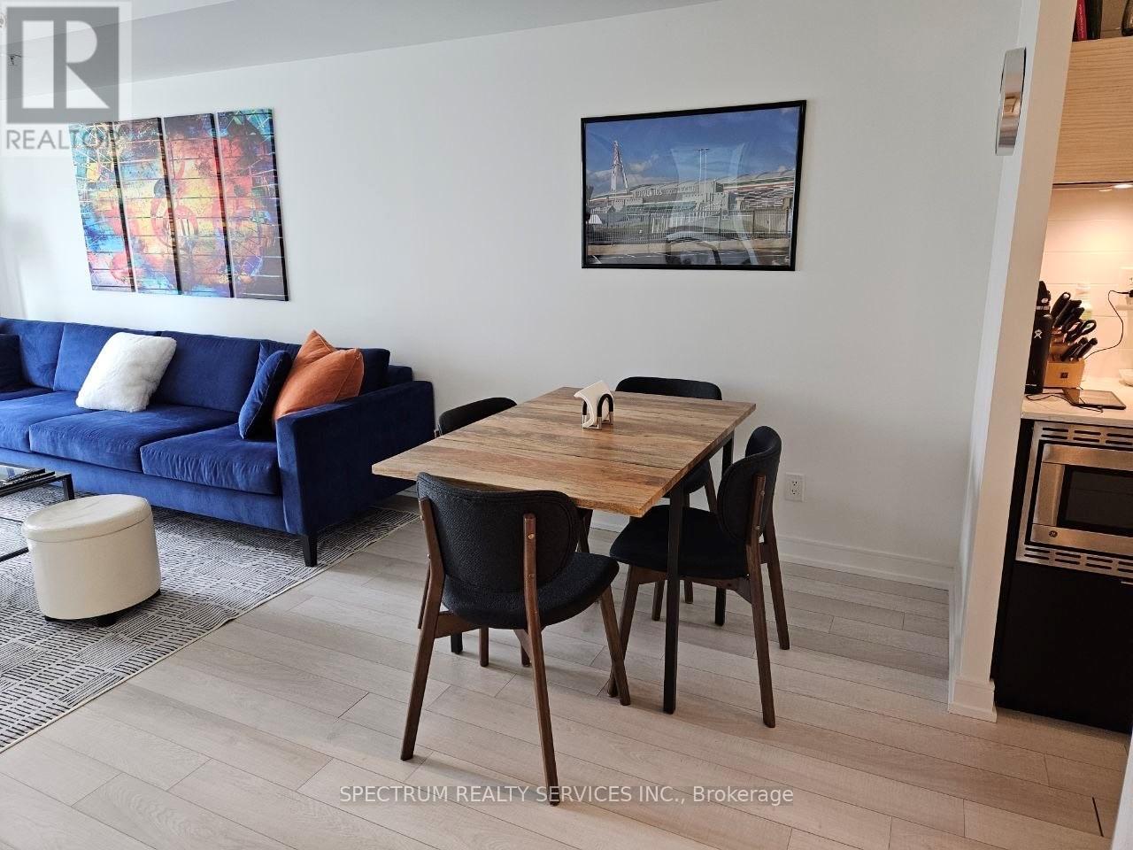 #207 20 THOMAS RILEY ROAD W - 12
