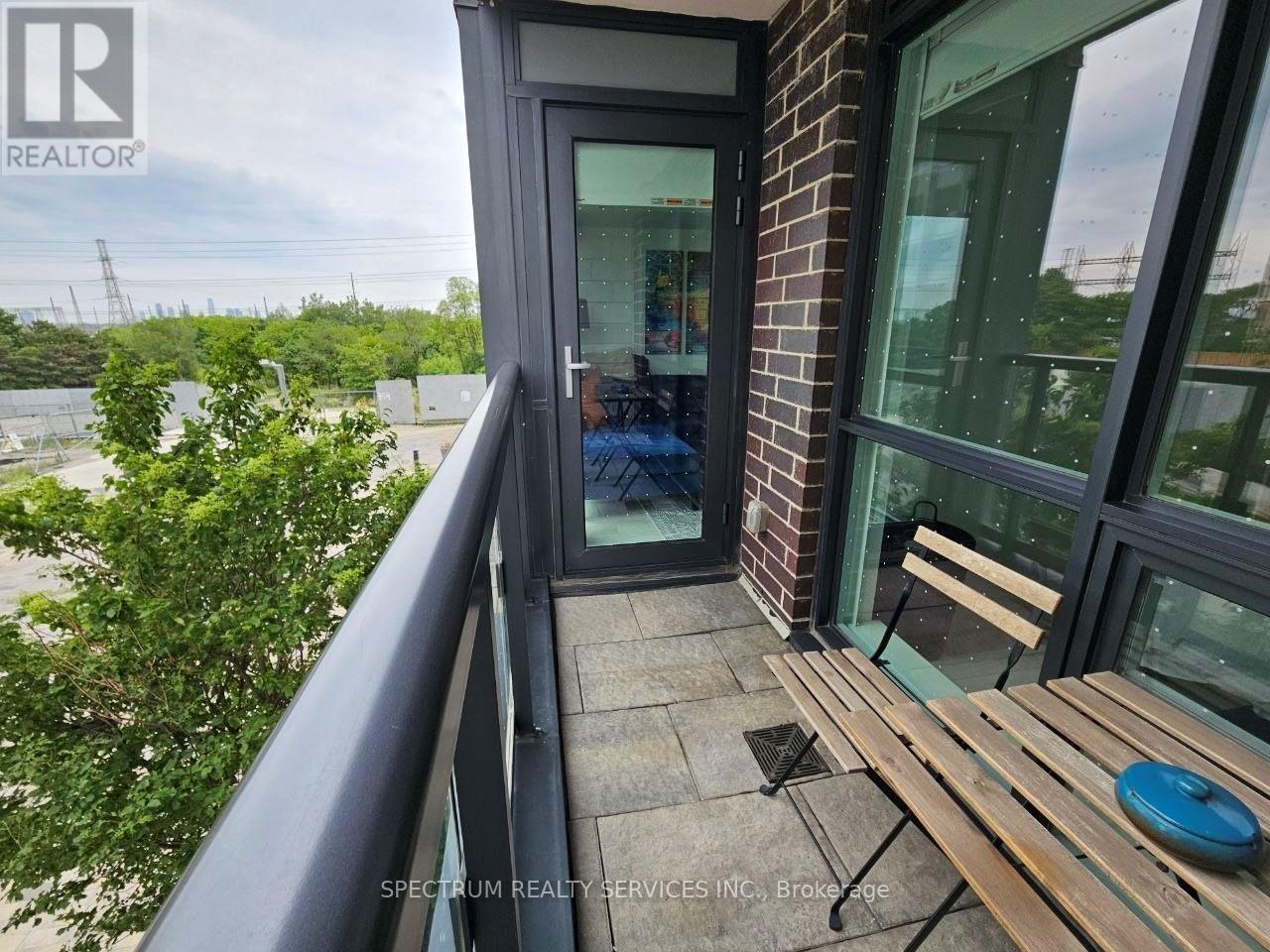 #207 20 THOMAS RILEY ROAD W - 19