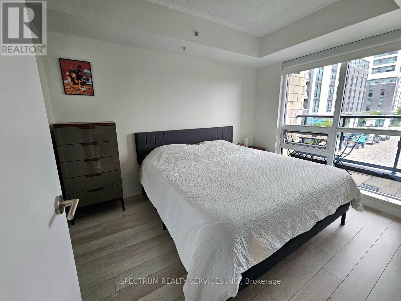 #207 20 THOMAS RILEY ROAD W - 26