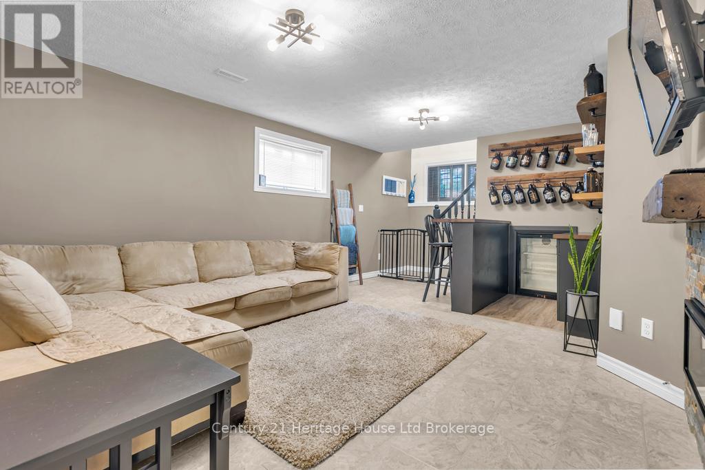 14 HERFORD STREET - 18