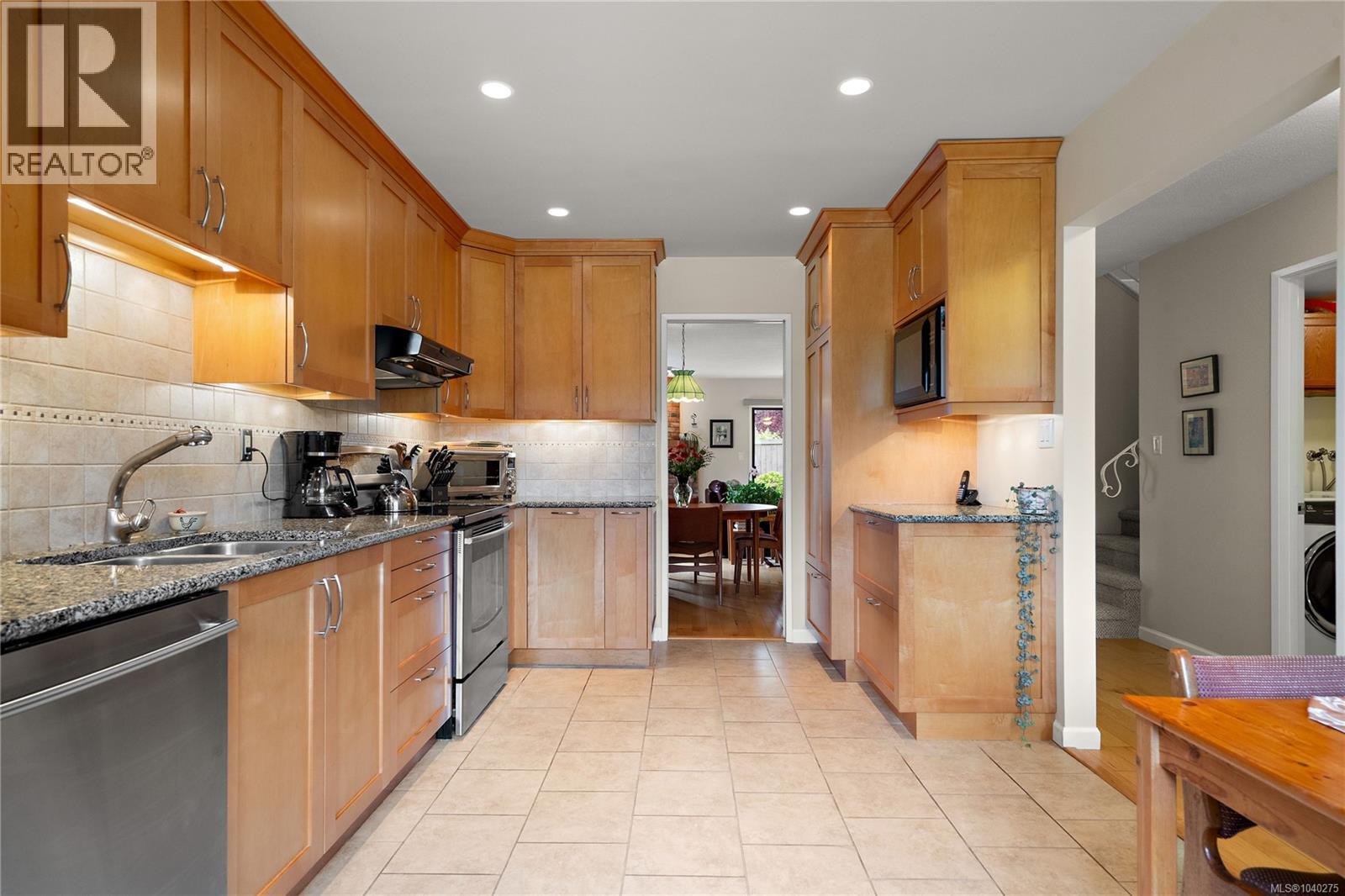#8 1950 Cultra Ave - 13