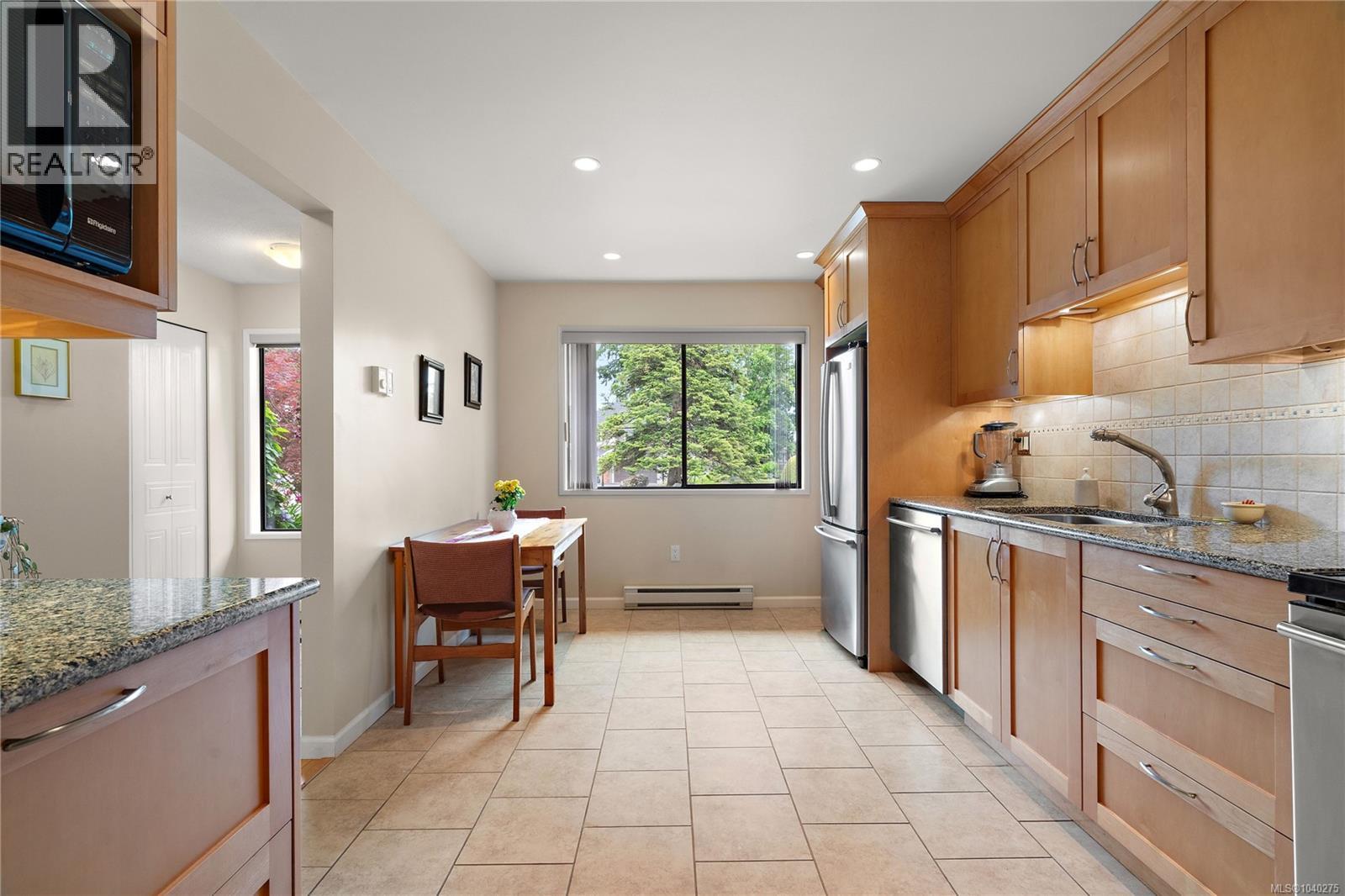 8 1950 Cultra Ave, Central Saanich