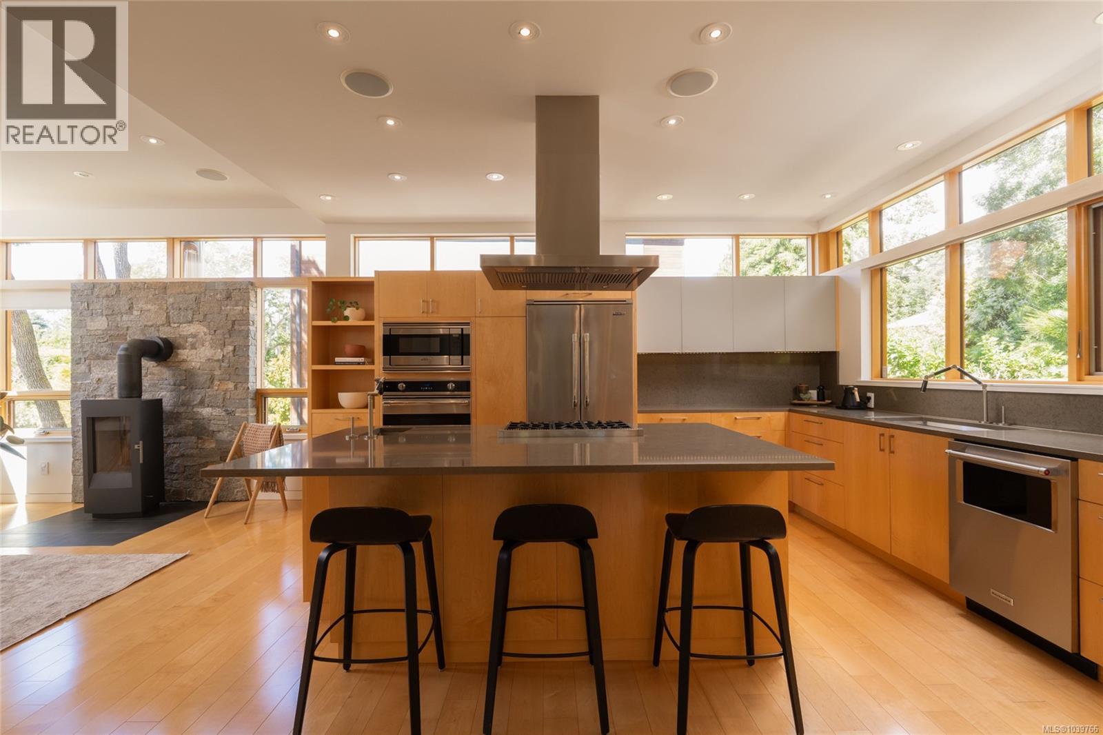 435 Chadwick Place, Victoria