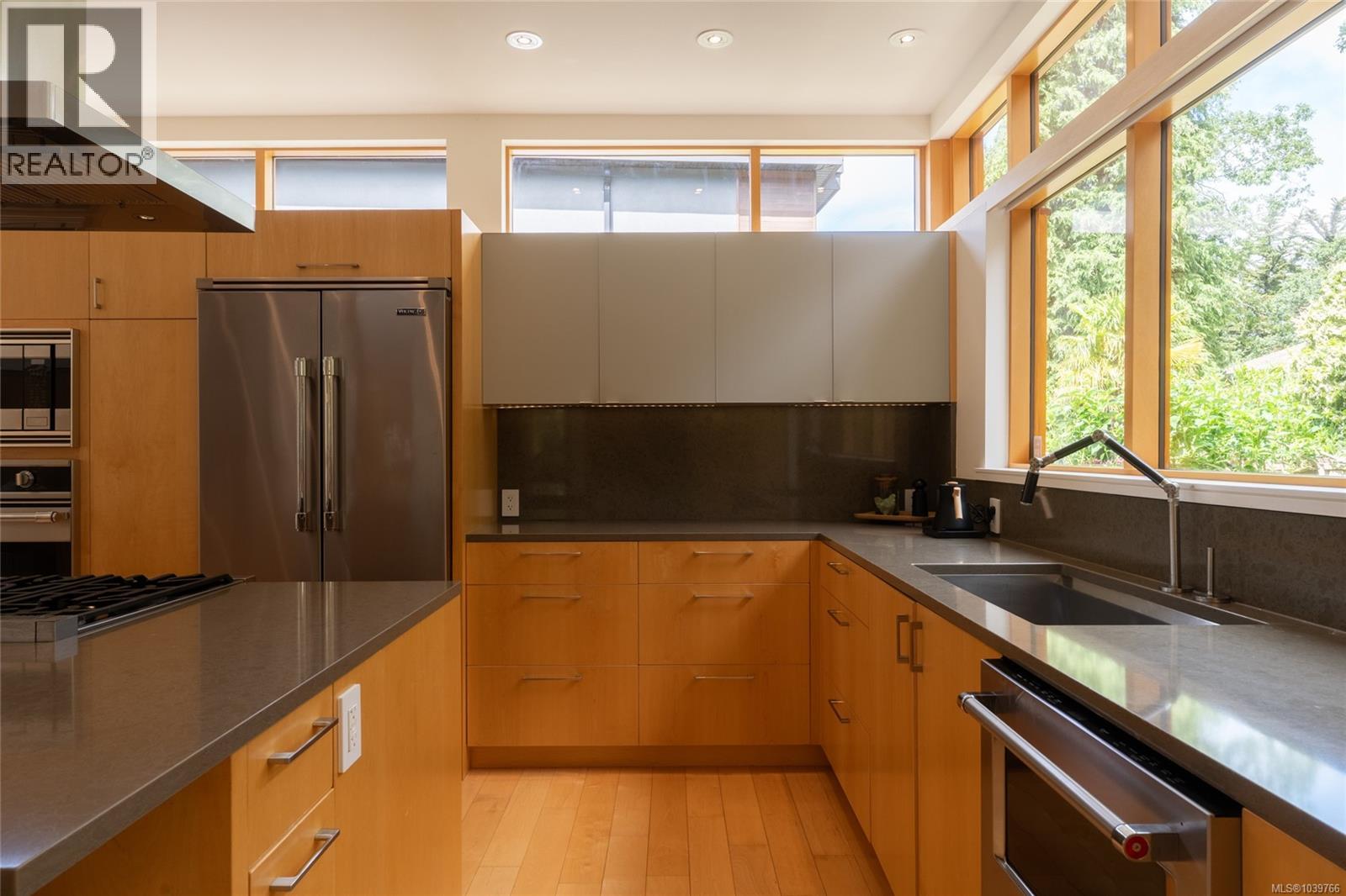  435 Chadwick Place, Victoria
