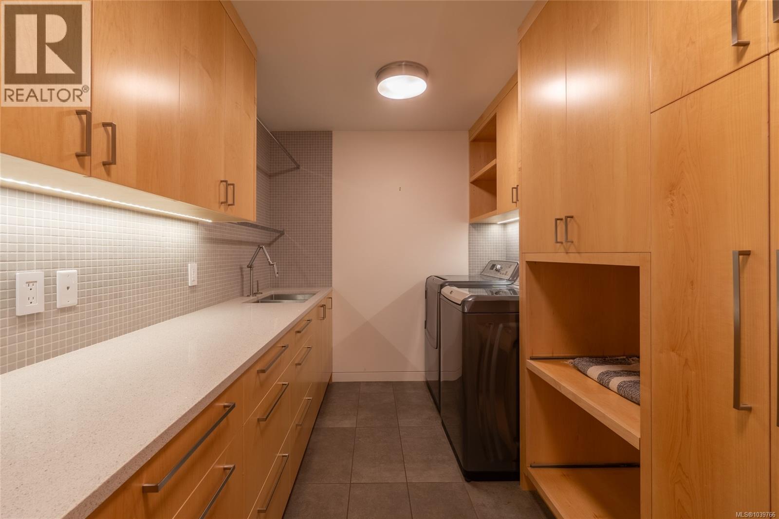  435 Chadwick Place, Victoria