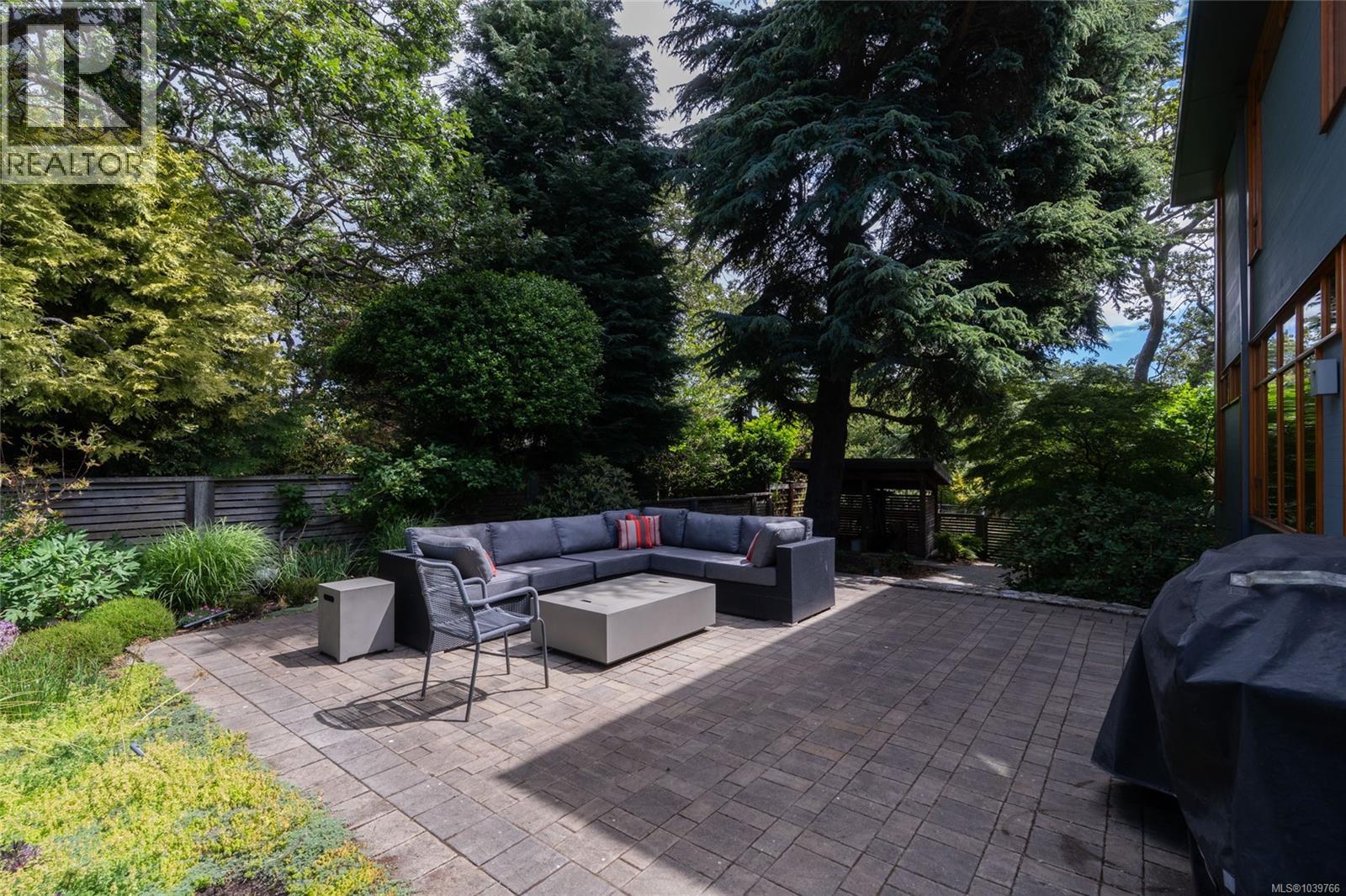  435 Chadwick Place, Victoria