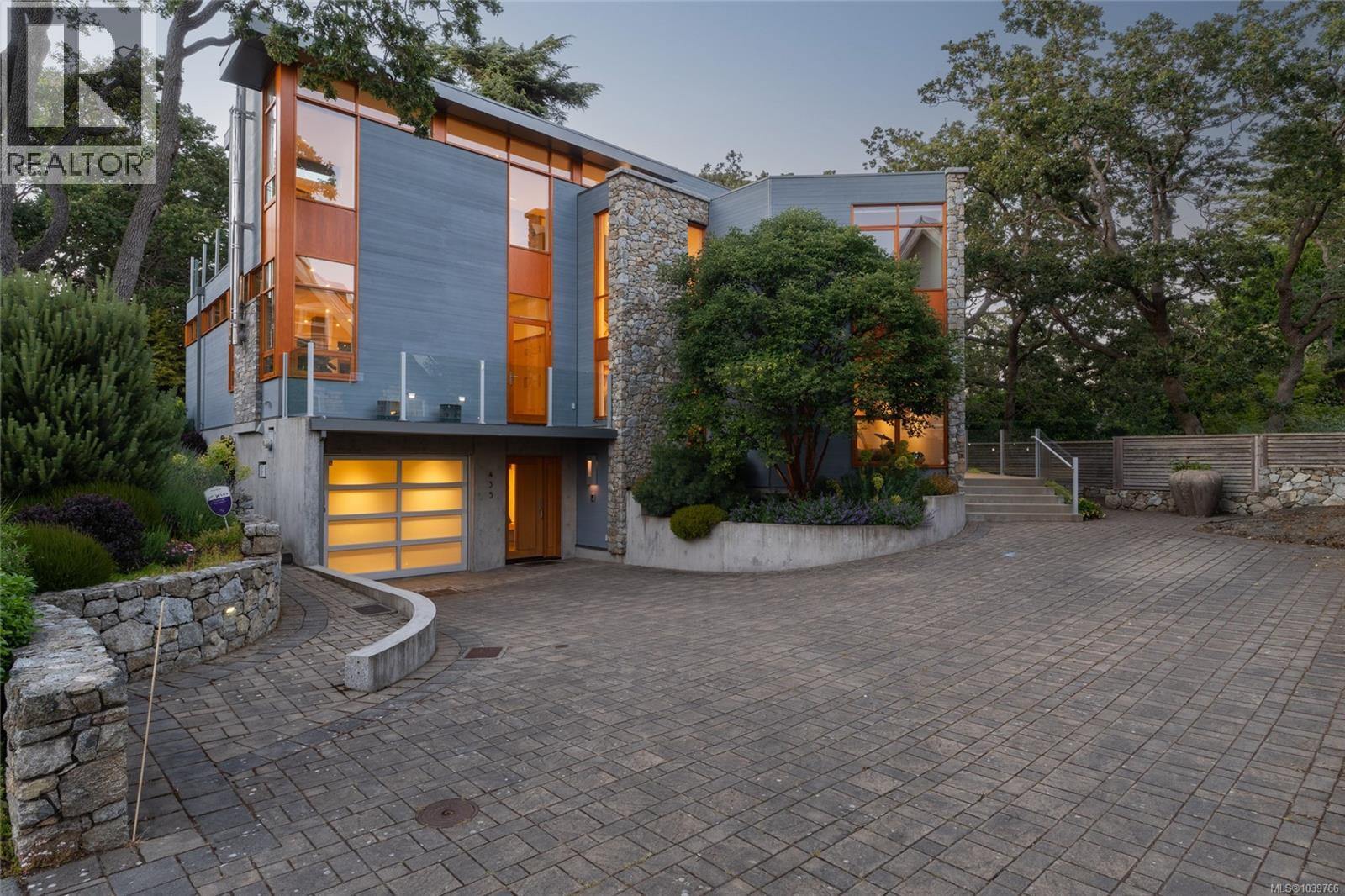  435 Chadwick Place, Victoria