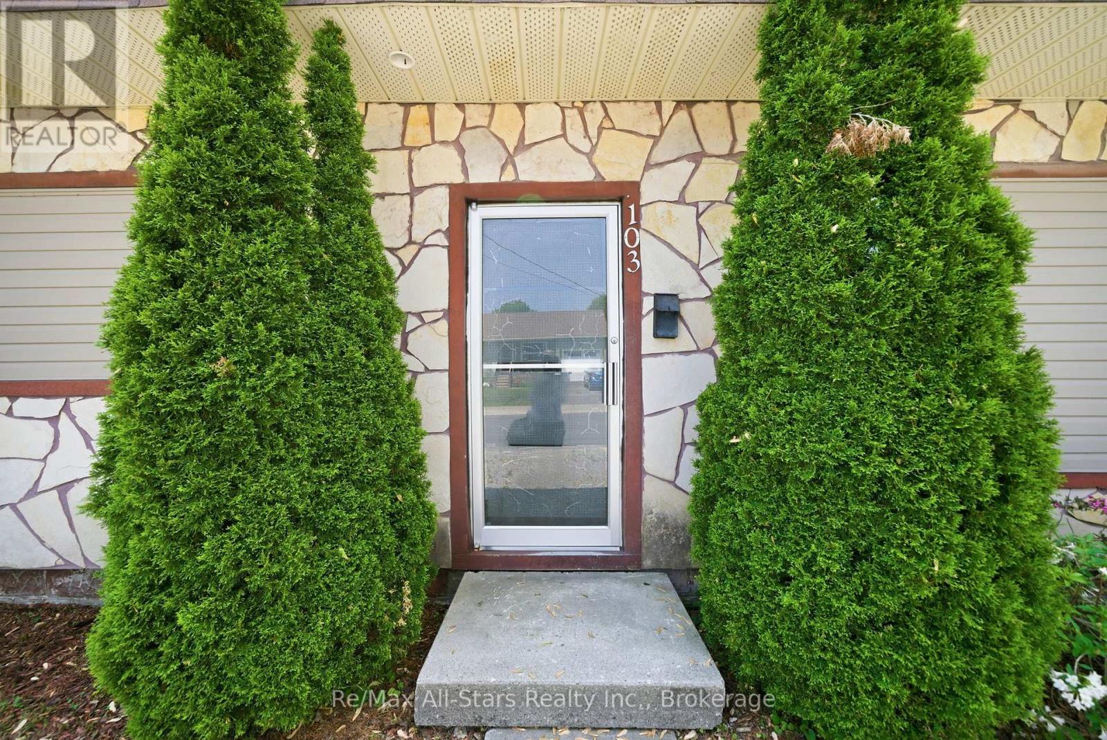 103 DURHAM STREET W - 3