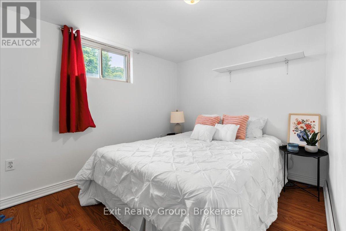 29 BARRY ROAD - 28