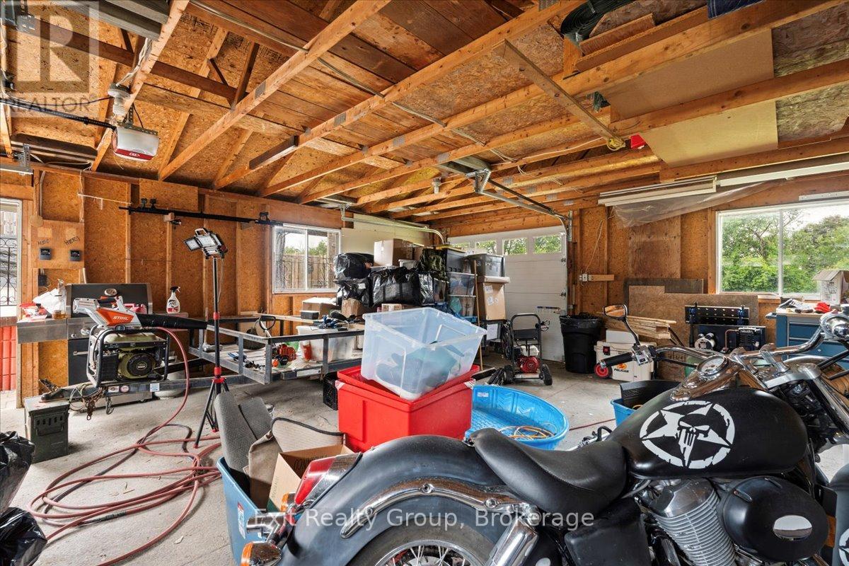 29 BARRY ROAD - 32