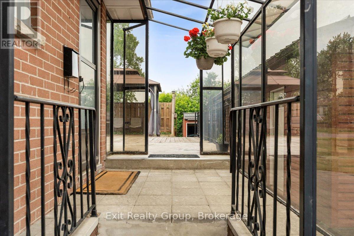 29 BARRY ROAD - 33