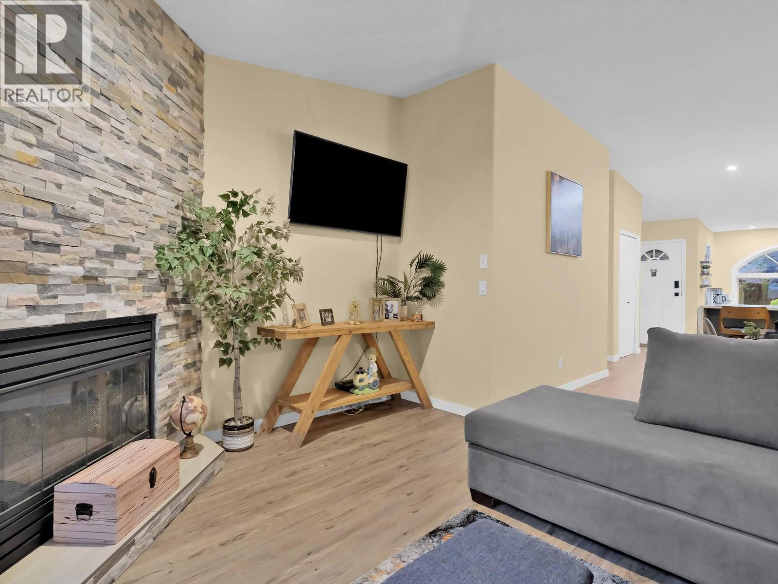 #26 2210 Louie Drive - 16