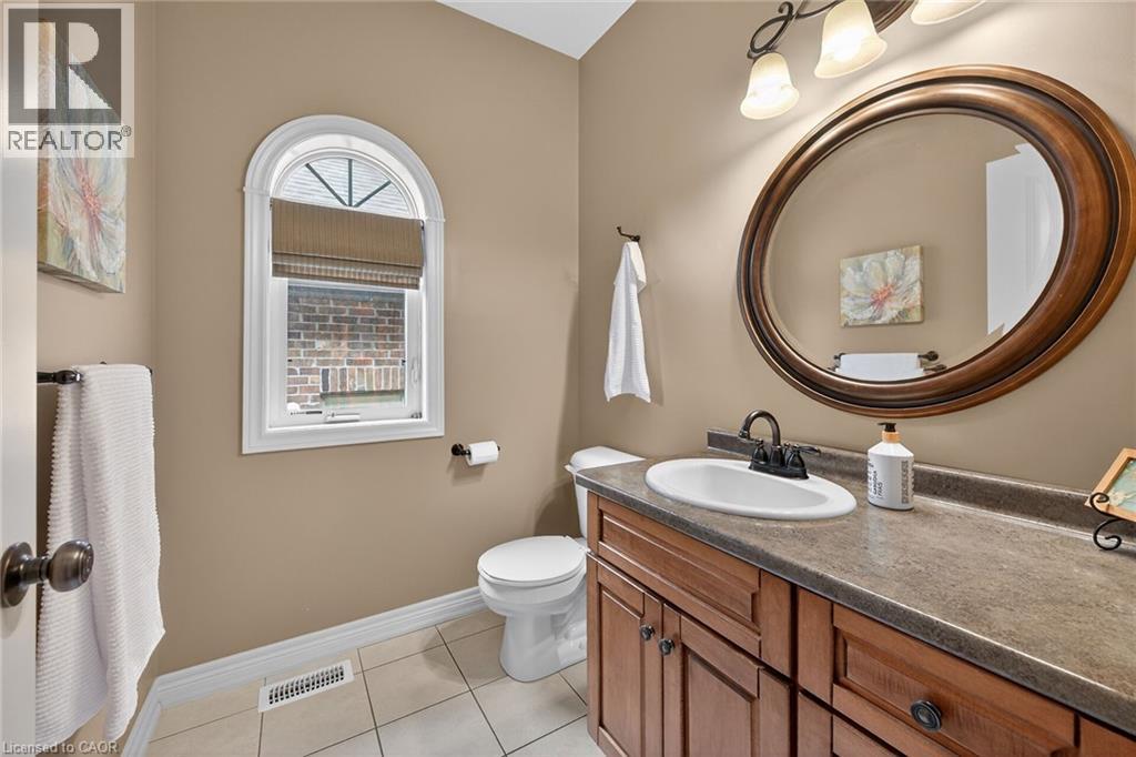 4-bedroom home for sale at 6 SOUTHWOOD Crescent, Caledonia ON · photo 8 of 51