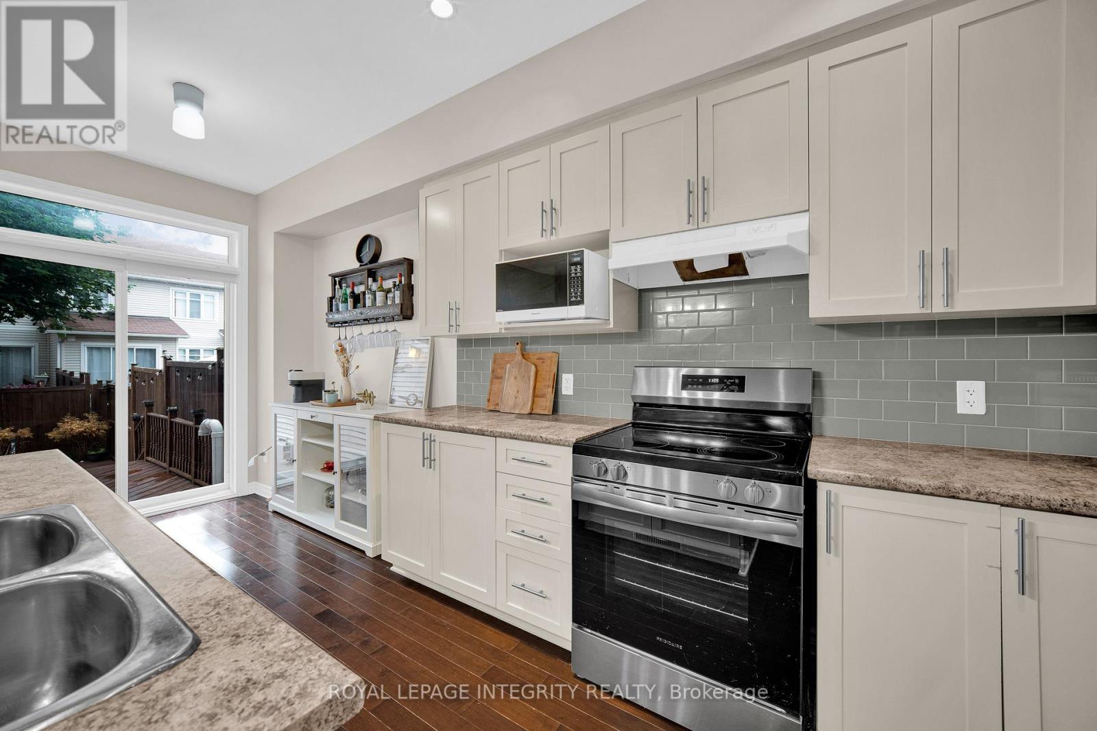 3 Bed, 3 Bath House for Sale in Ottawa – 25 MADELON DRIVE, Ottawa – MLS# X13439404 - Image 17