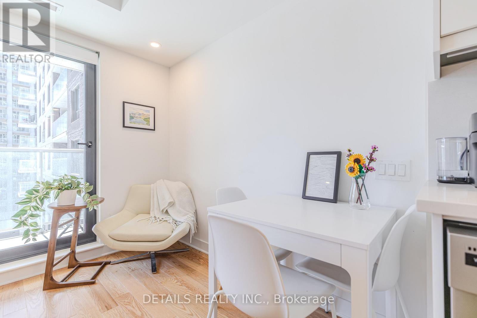 #610 180 GEORGE STREET - 10