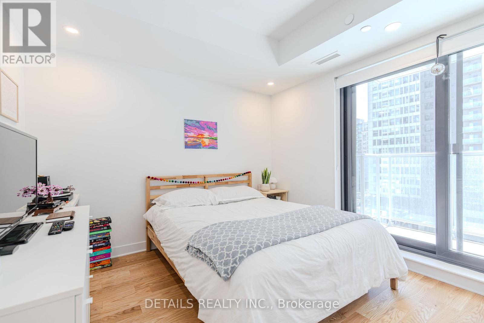 #610 180 GEORGE STREET - 11
