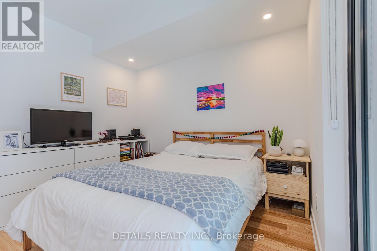 #610 180 GEORGE STREET - 12