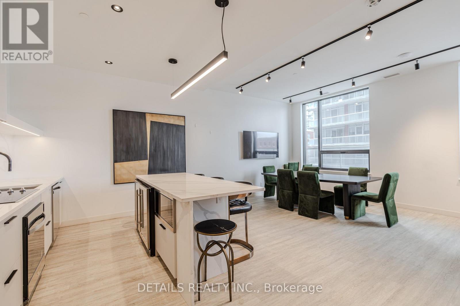 #610 180 GEORGE STREET - 18