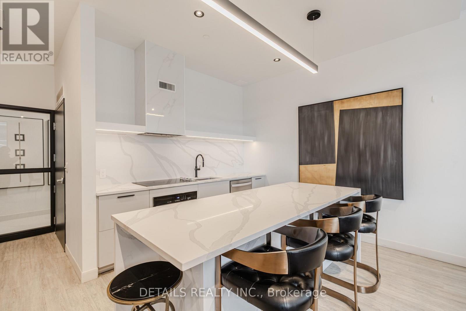 #610 180 GEORGE STREET - 19