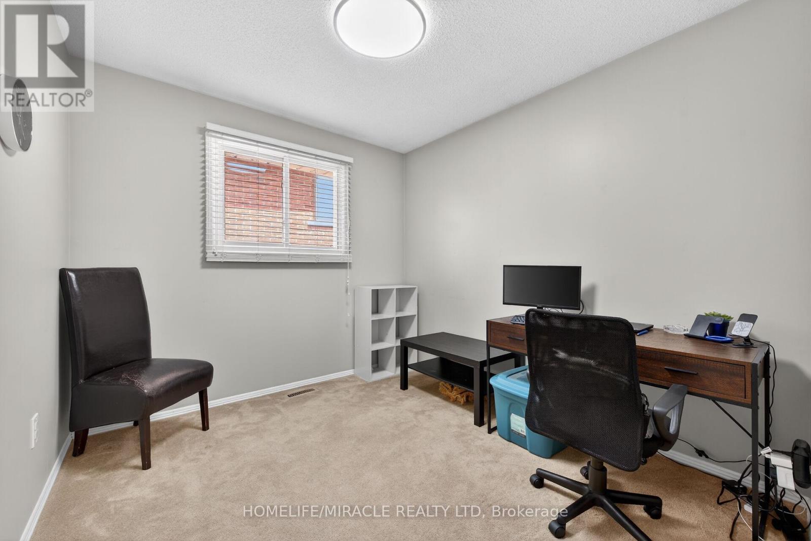 34 CAPRI CRESCENT - 24