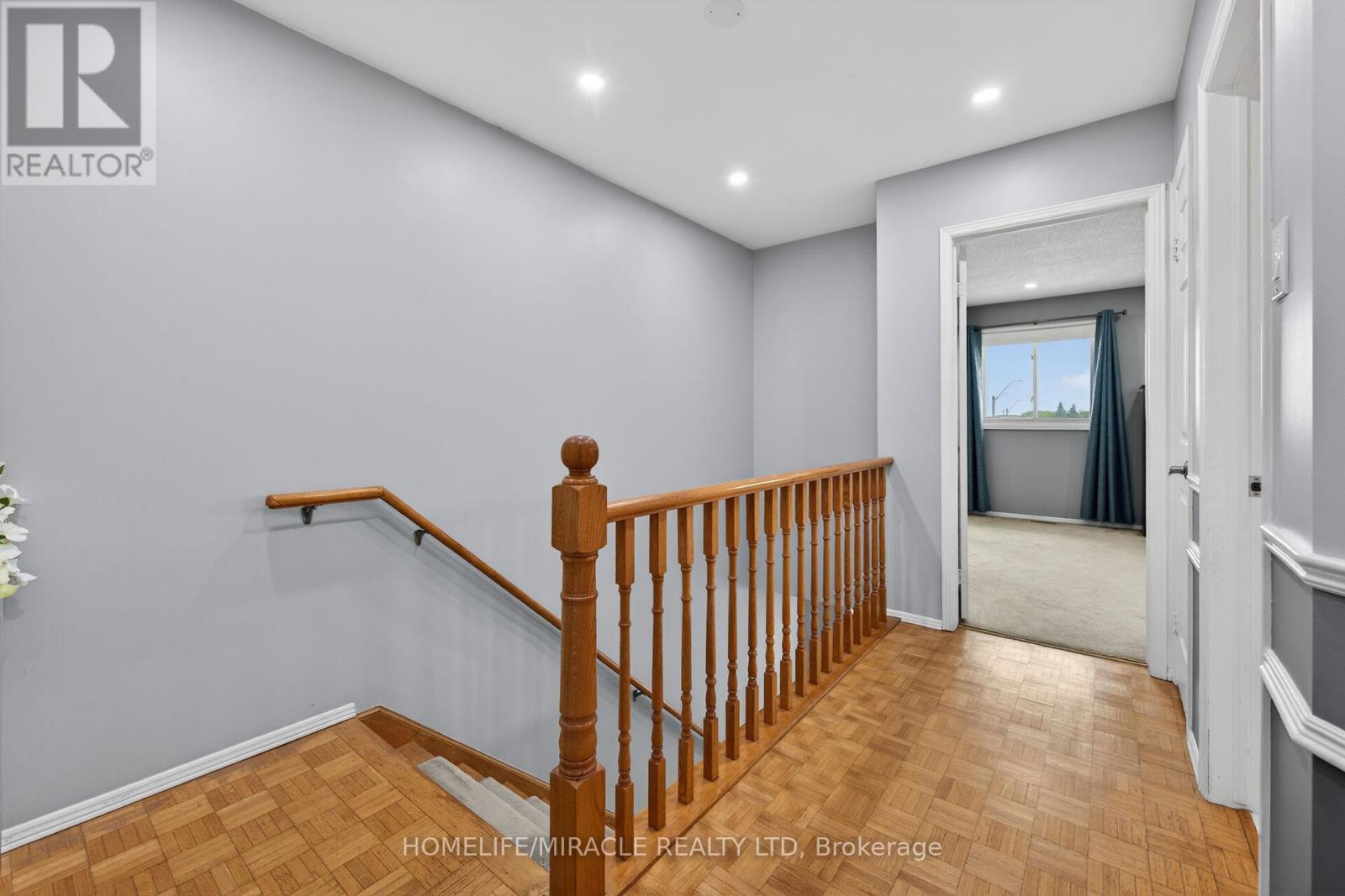 34 CAPRI CRESCENT - 28