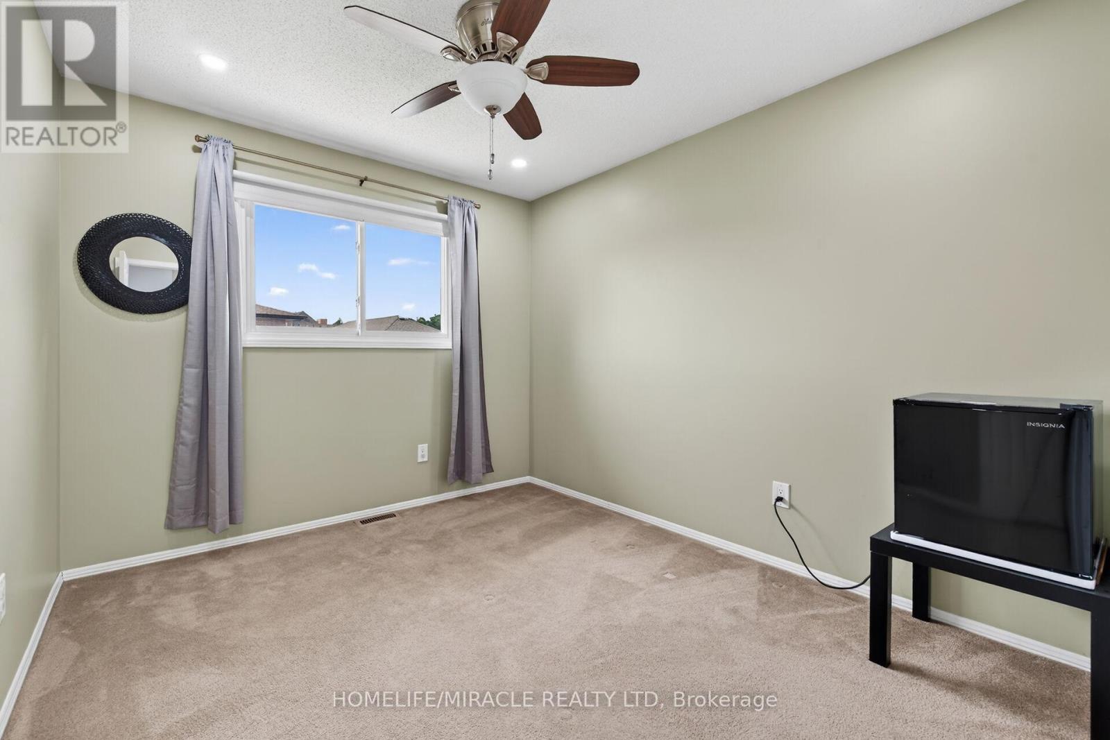 34 CAPRI CRESCENT - 36