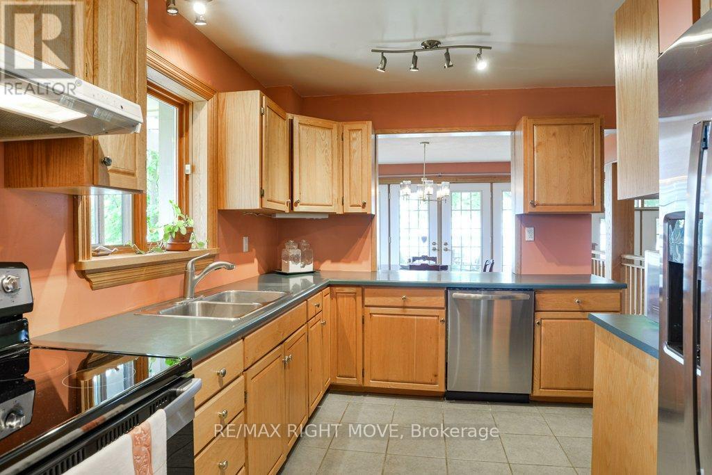 3866 GLENREST DRIVE - 22