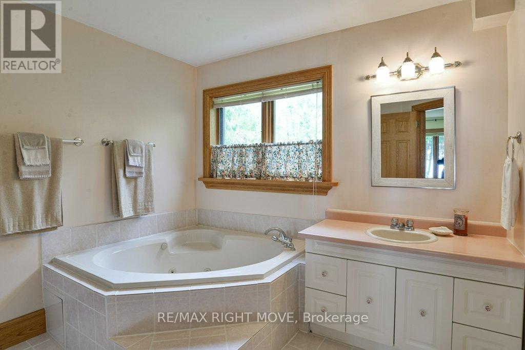 3866 GLENREST DRIVE - 25