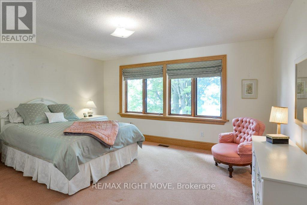 3866 GLENREST DRIVE - 32
