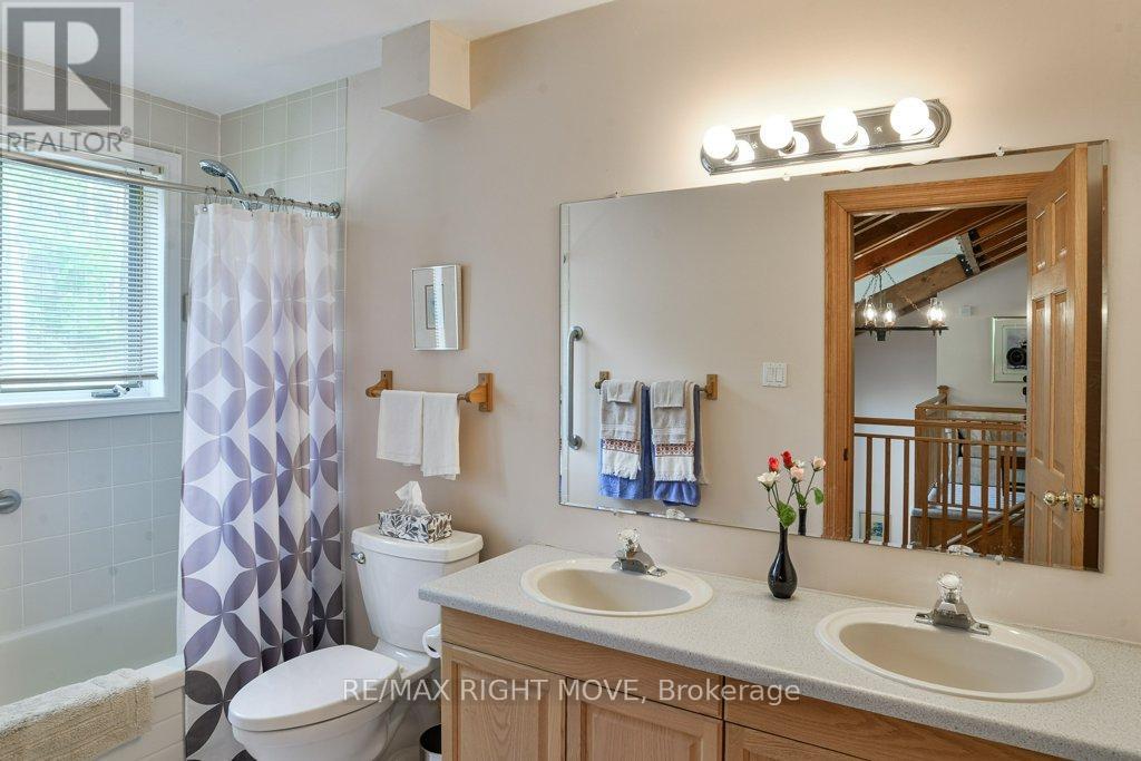 3866 GLENREST DRIVE - 34