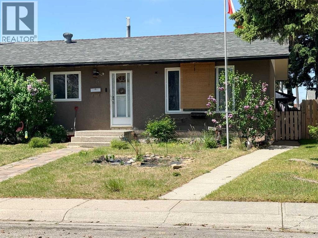 15 Mardale Crescent NE - 1