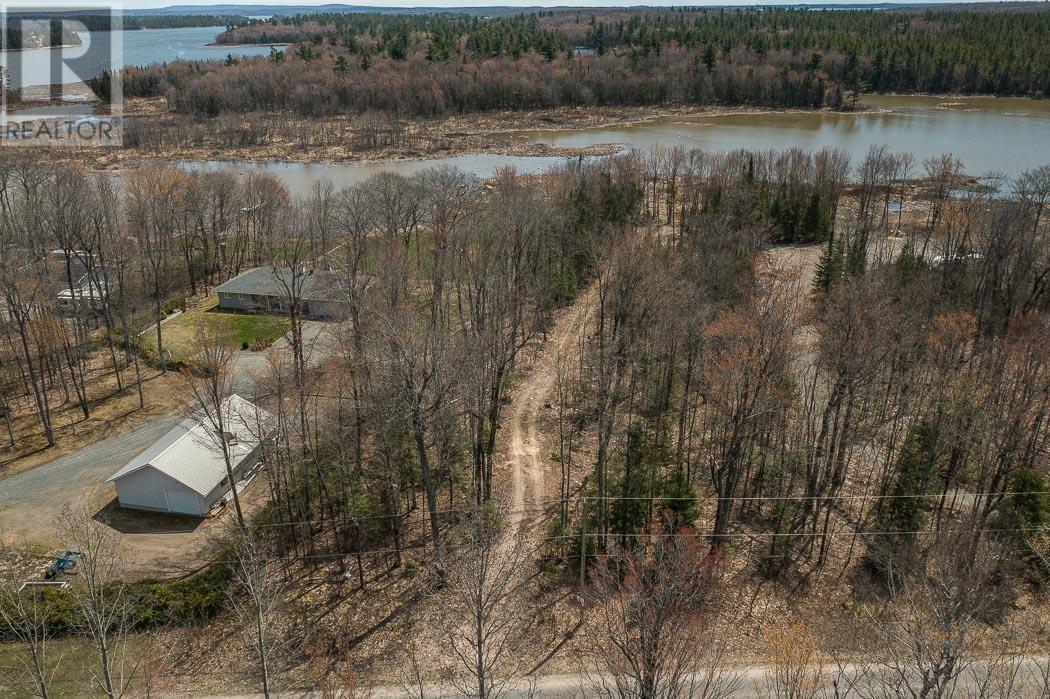 279 Finns Bay RD N, Laird Township