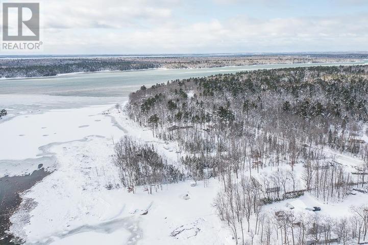 279 Finns Bay RD N, Laird Township