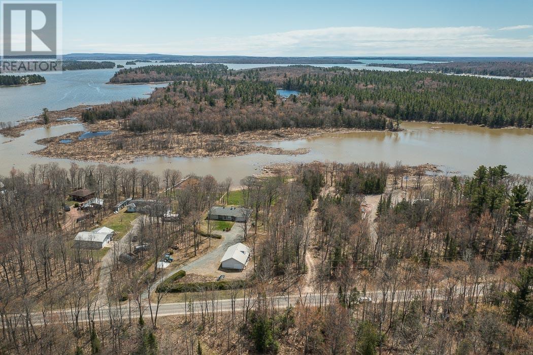 279 Finns Bay RD N, Laird Township
